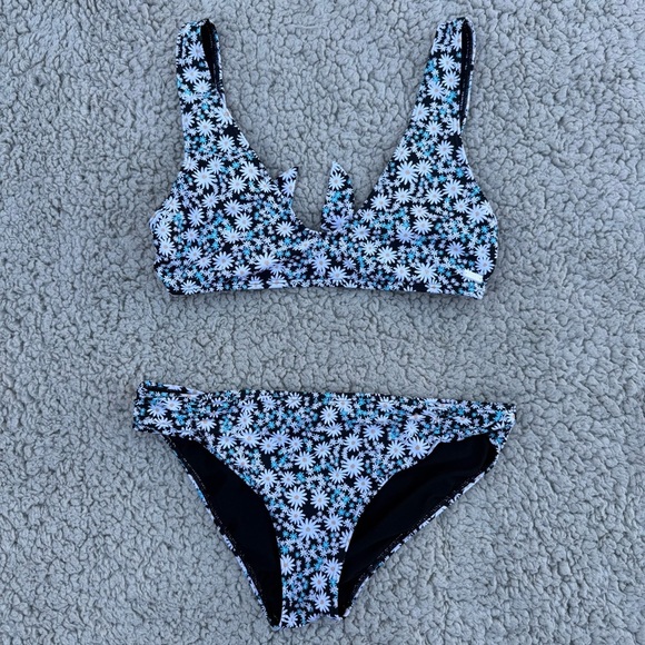 Roxy printed Blue and White Bikini Set size small - Picture 6 of 11